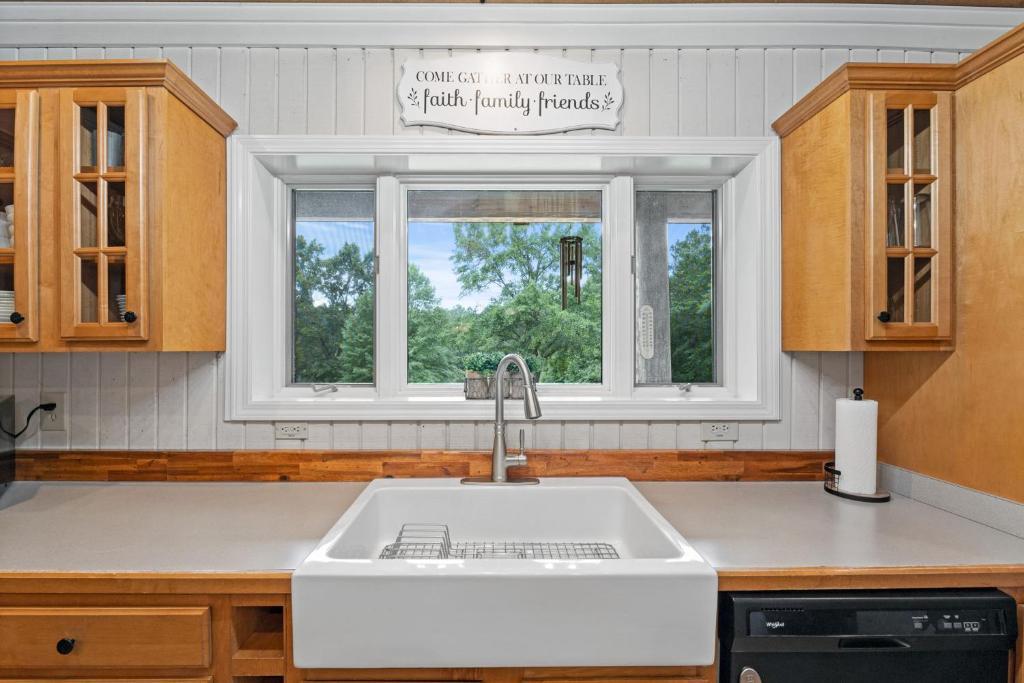 Refuge Ranch Retreat Log Cabin Lake 53+ Acres Locust Grove Exterior foto